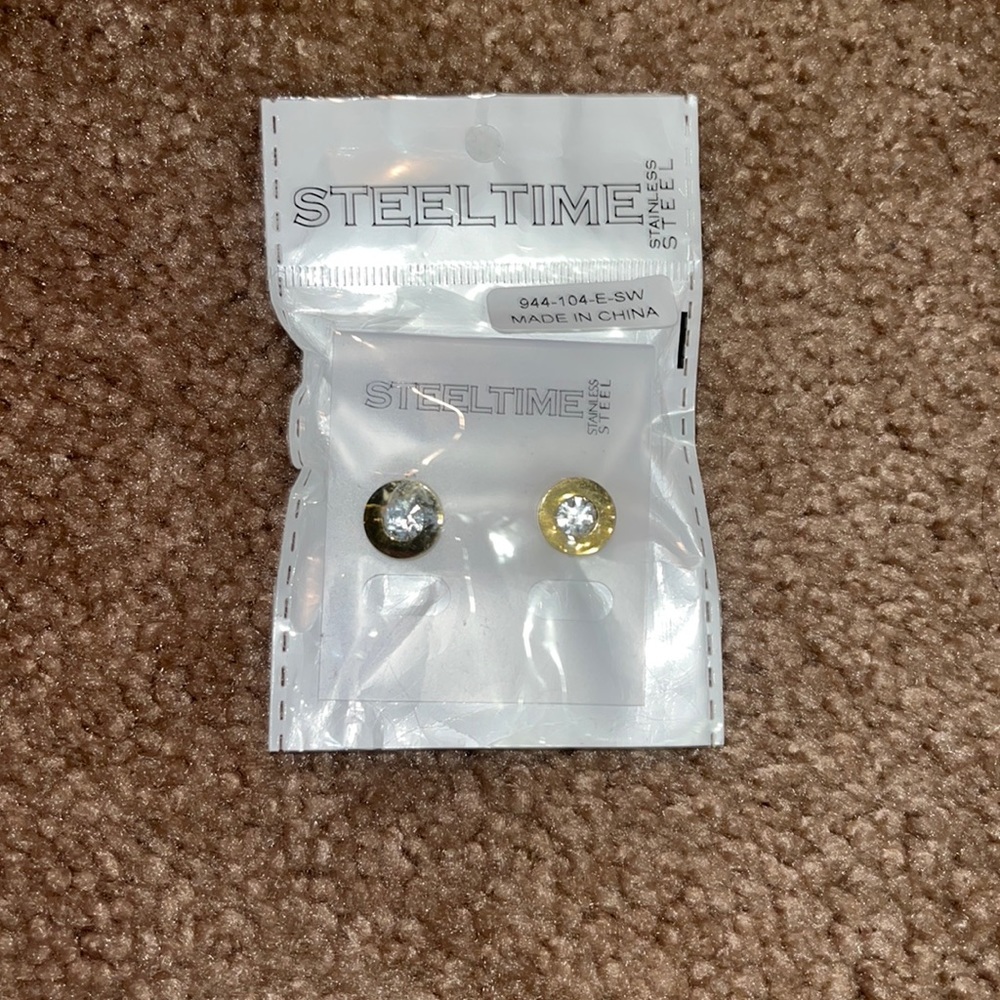 Brand new! Crystal+gold plated earrings